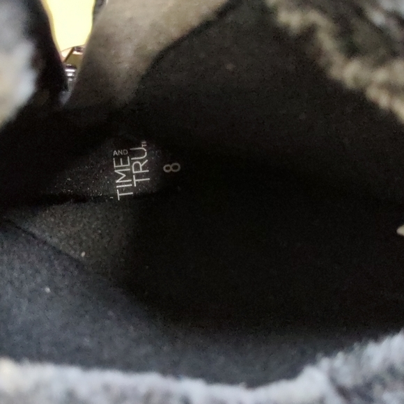 Like new Time and Tru size 8 black zip snow boots - Picture 5 of 7